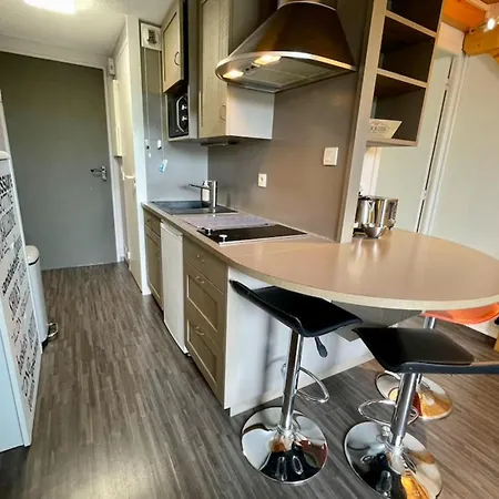Apartament Lovely With Balcony Near The